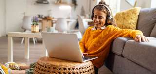 Frau mit Laptop